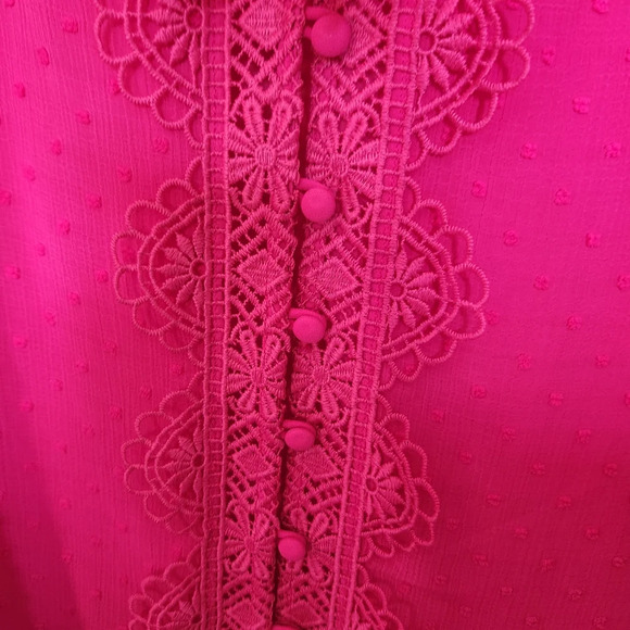 TORRID Chiffon  Clip Dot Ruffle Neck Tie Front Top in Pink Peacock - Size 1 - Picture 10 of 13